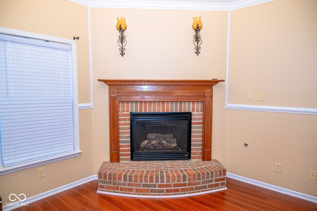 Building Photo - 10634 Cyrus Dr