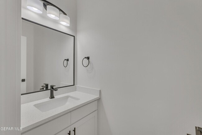 Building Photo - 12716 Middlesbrough Ave