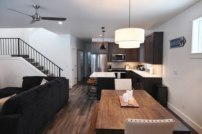 Building Photo - 180 Dustarr Ln