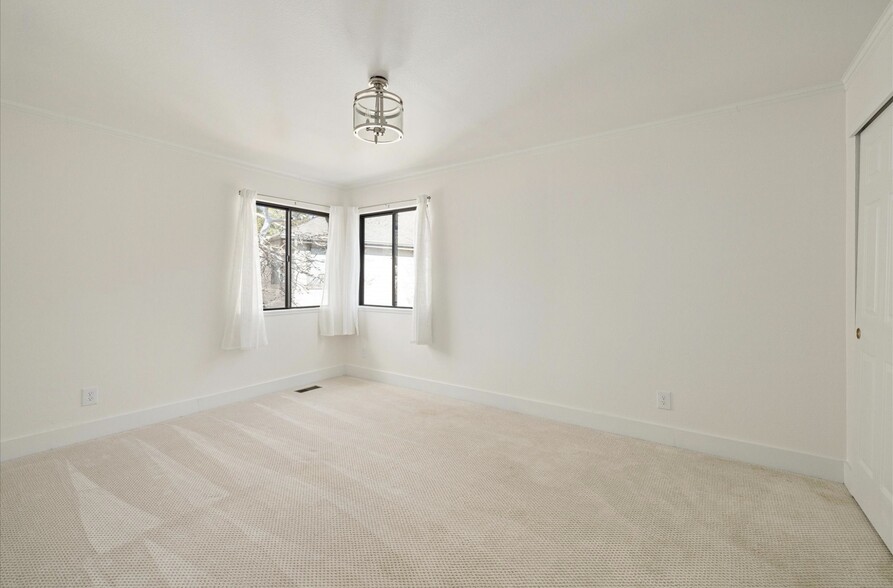 Second bedroom - 4647 Burgundy Ln