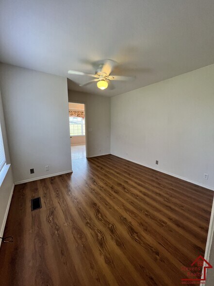 Building Photo - 825 Tommie Ln