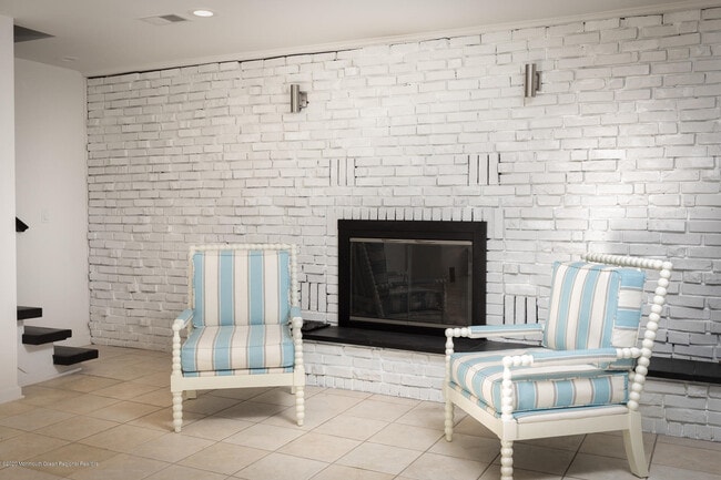 Building Photo - 502 Sunset Blvd