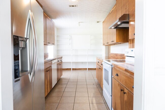 Building Photo - Three Bedroom Home Available NOW near 331 Bridge! With Solar!! Basic internet included as well!