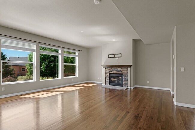 Building Photo - Beautiful home available to move in 08/04/...