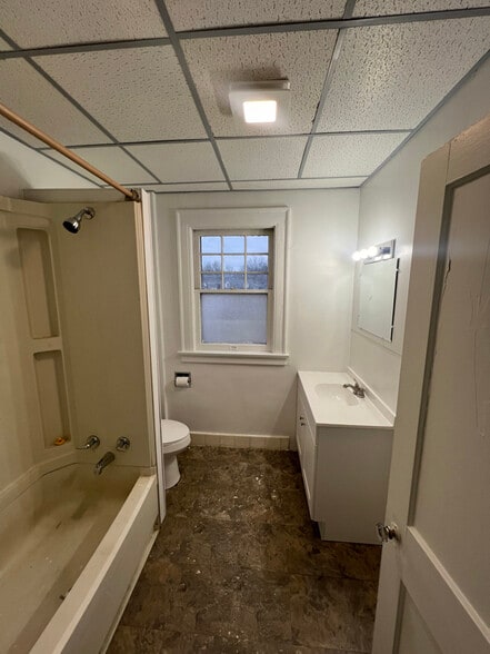 Building Photo - 10 Edglawn Ave