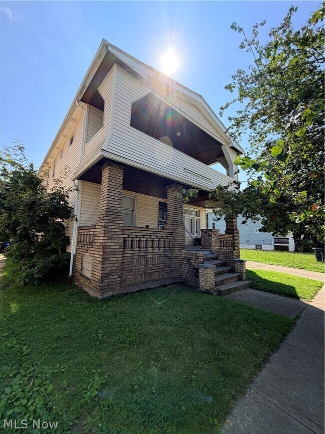 Building Photo - 2801 E 125th St
