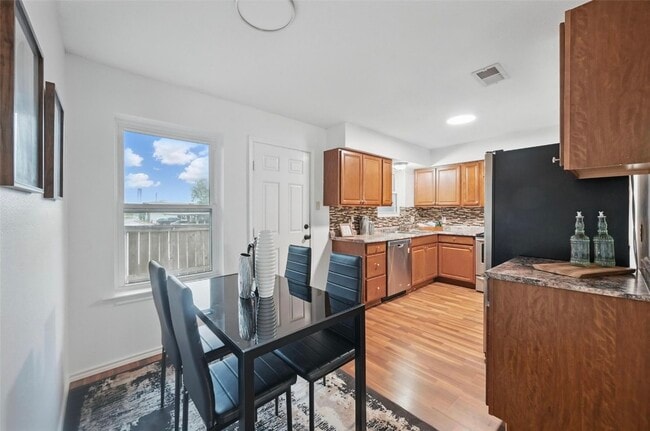 Building Photo - 513 Signal Hill Ct S