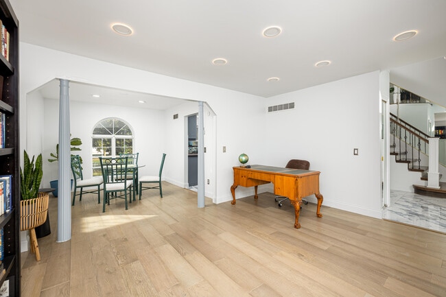 Building Photo - 4025 Rolling Meadow Ln