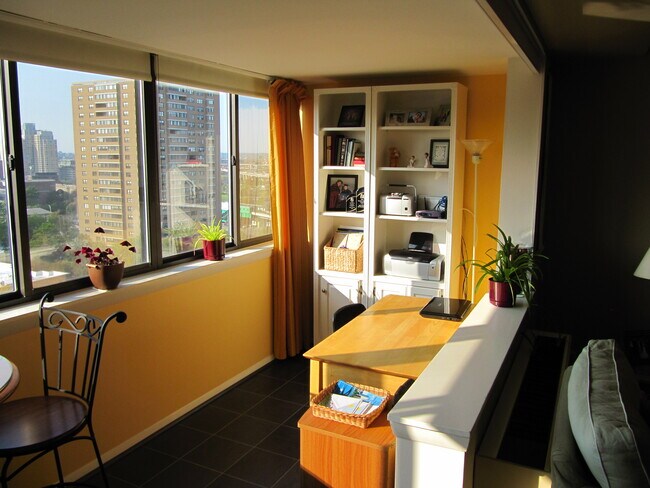 Building Photo - 2 Hawthorne Pl