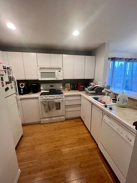 Building Photo - 3256 SW Avalon Way