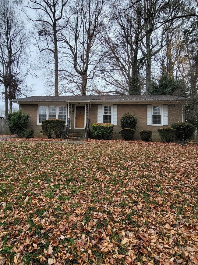 Building Photo - Well Maintained home in North Charlotte