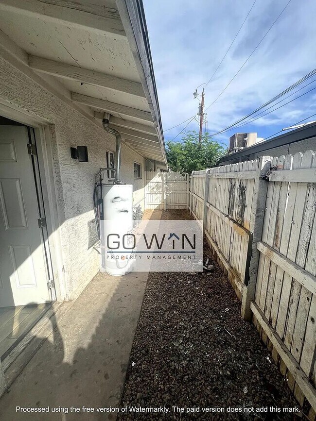 Building Photo - 1017 N 28th St