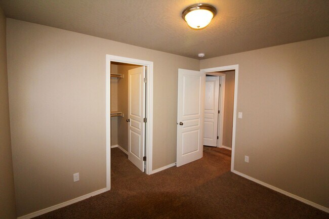 Building Photo - 3 bedroom, 2 bath home in Pasco