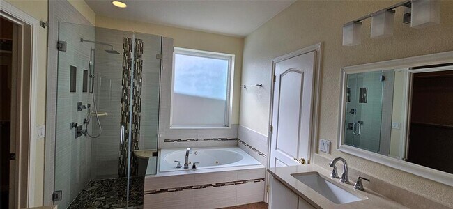 Building Photo - 9540 Aire Libre Dr