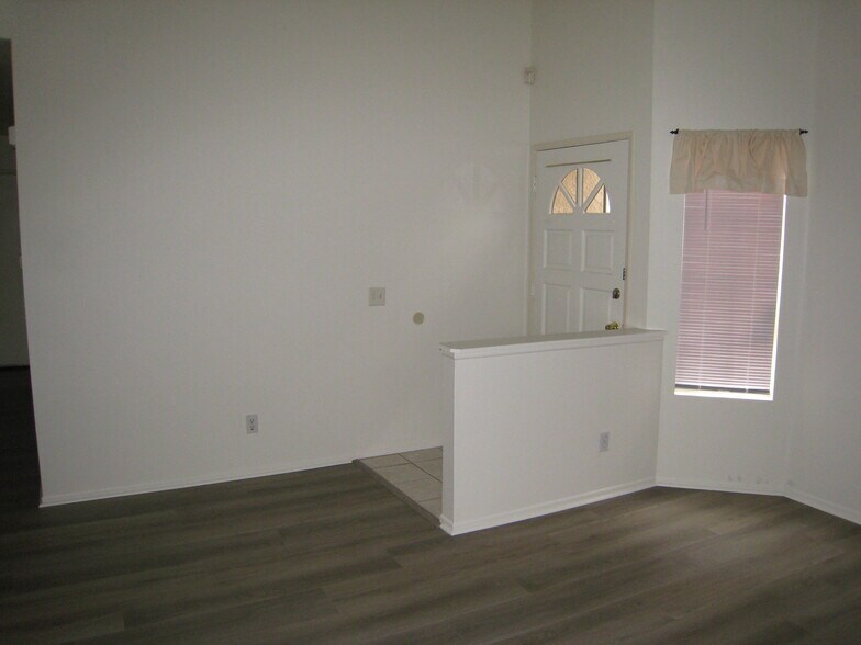 Building Photo - 2616 Cimmaron Ave