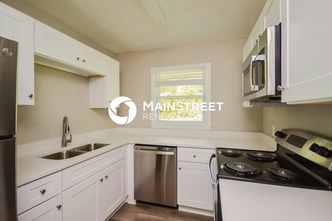 Building Photo - 3 Bedroom Pet-Friendly Home in COVINGTON, GA with Main Street Renewal