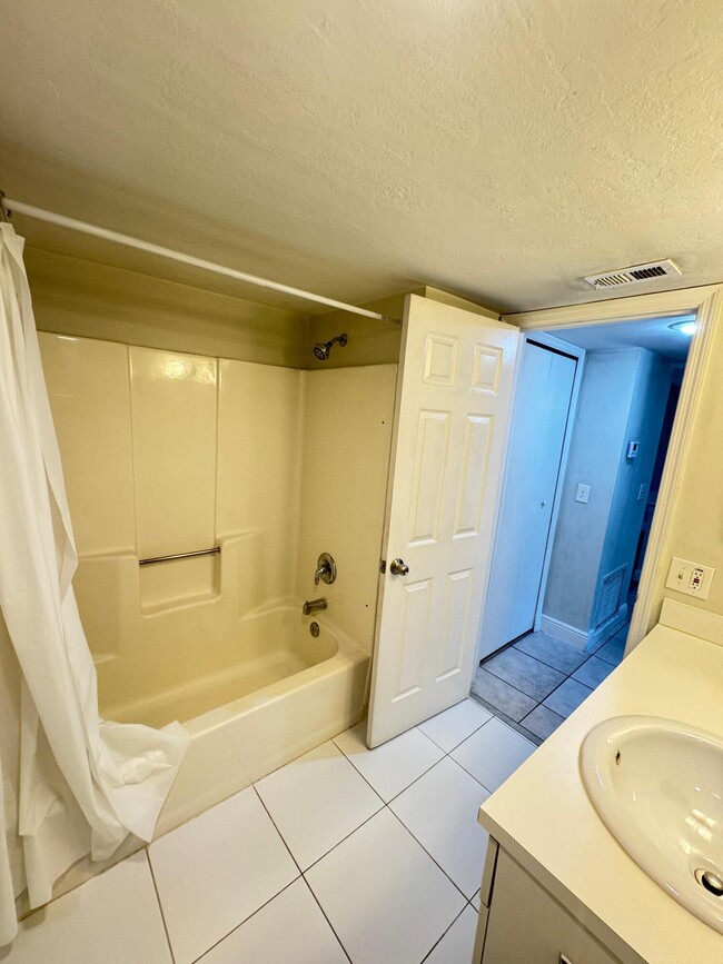 Building Photo - 803 Palm Beach Trace Dr