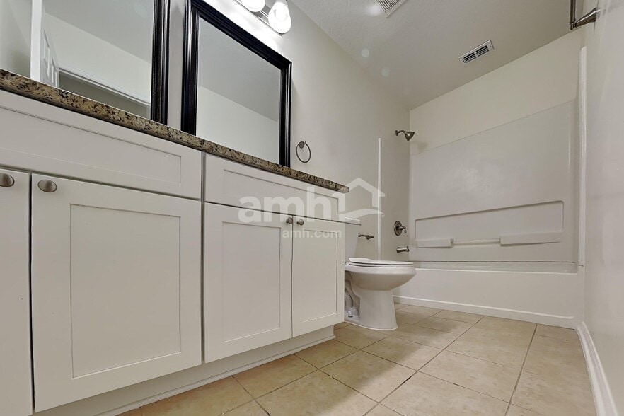 Building Photo - 77088 Cobblestone Dr