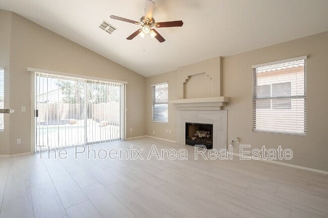 Building Photo - 1070 W Chilton Dr