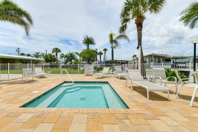 Building Photo - 670 N Green Cir