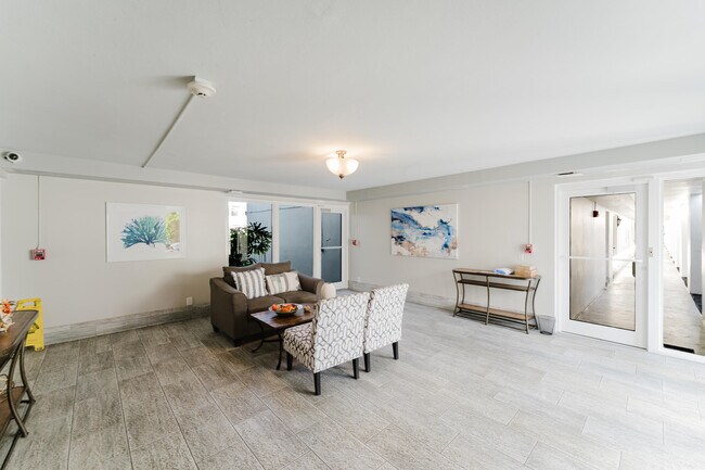 Building Photo - 800 E Camino Real