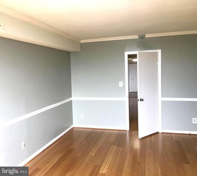 Building Photo - 3713 S George Mason Dr