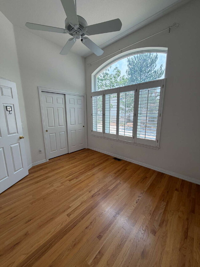 Building Photo - Don’t Miss out on this 4-bedroom 3 bath home in the gated Lighthouse Villas Community.
