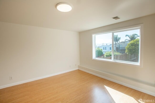 Building Photo - 316 Bridgeview Dr