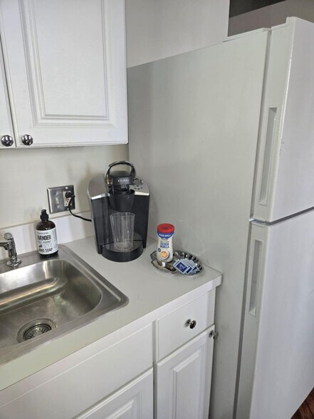 Building Photo - 227 Iron St