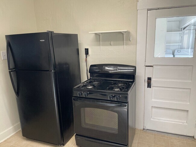 Building Photo - 8th &amp; Orient