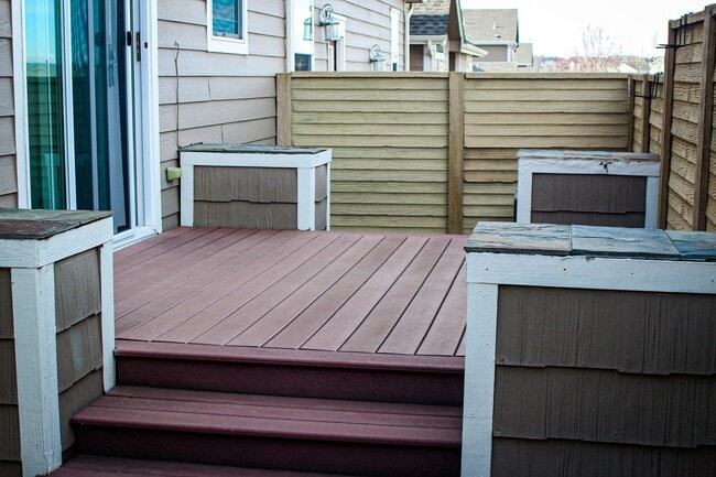Building Photo - Meticulously maintained townhome on August...
