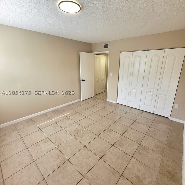 Building Photo - 4628 NW 97th Pl