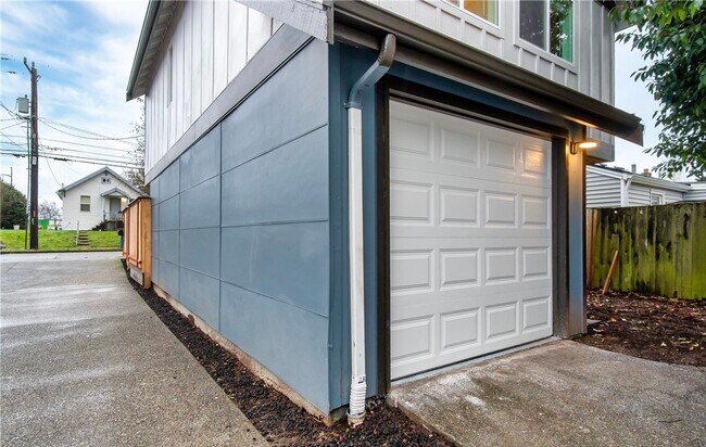 Building Photo - 9250 15th Ave SW