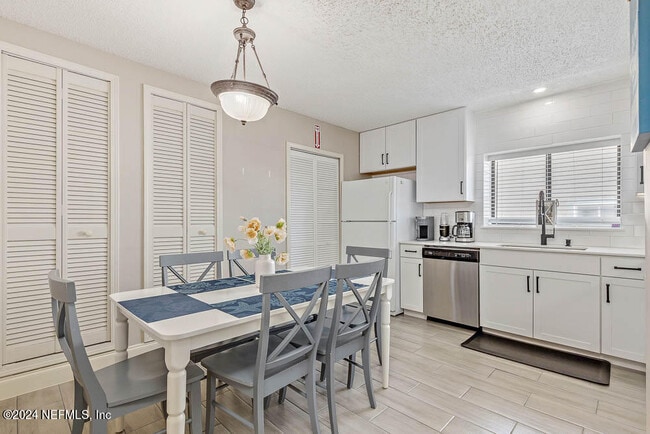 Building Photo - 2208 OCEAN S Dr