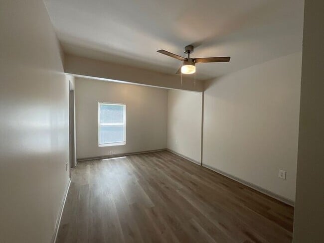 Building Photo - **Spacious 4BR with Modern Upgrades & Cove...