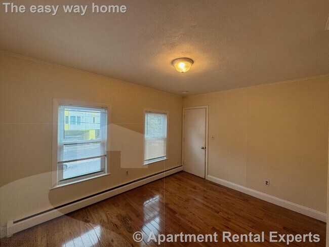 Building Photo - 213 Beacon St