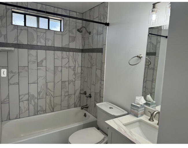 Building Photo - 561 W 17th St