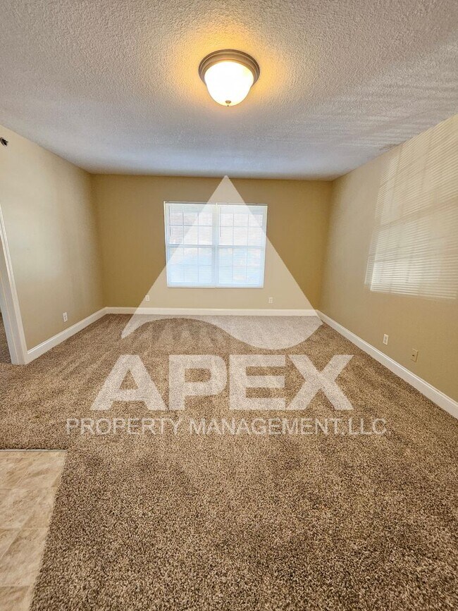 Building Photo - MOVE-IN SPECIAL,NO RENT TIL APRIL 1ST! - AVALON APARTMENT HOMES---NICE 3BD - 1BA Apartment off To...