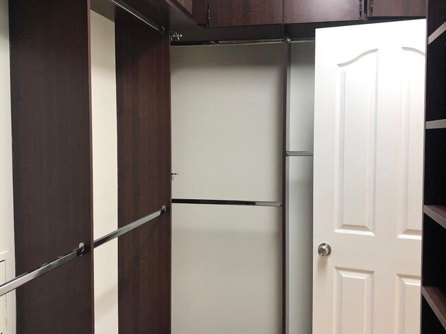 Building Photo - 2028 Alta Meadows Ln