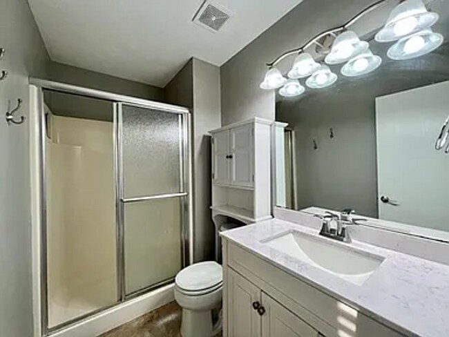 Building Photo - 6714 N 110th Ave