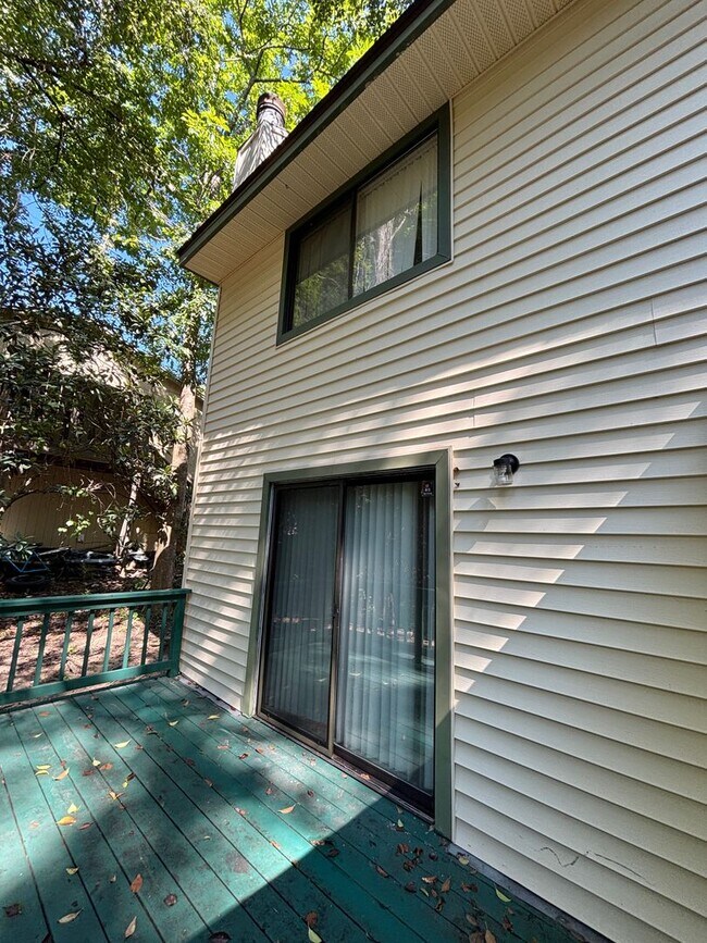 Building Photo - 121 Locke St