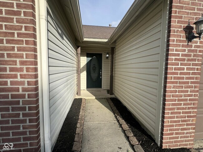 Building Photo - 6735 Lexington Cir