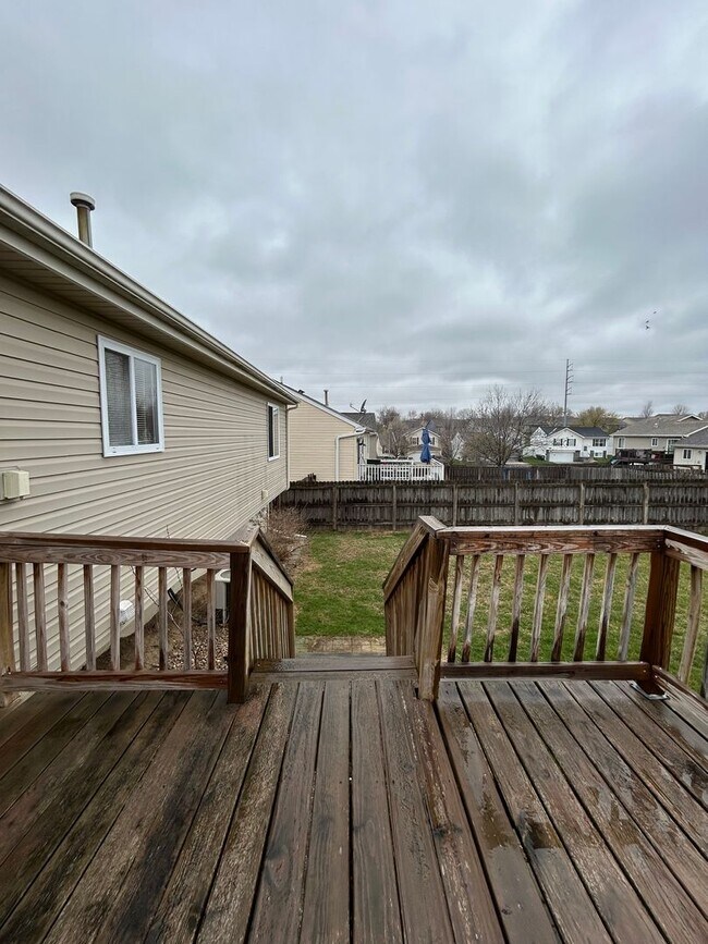 Building Photo - Spacious Millard Living with a Backyard You’ll Love