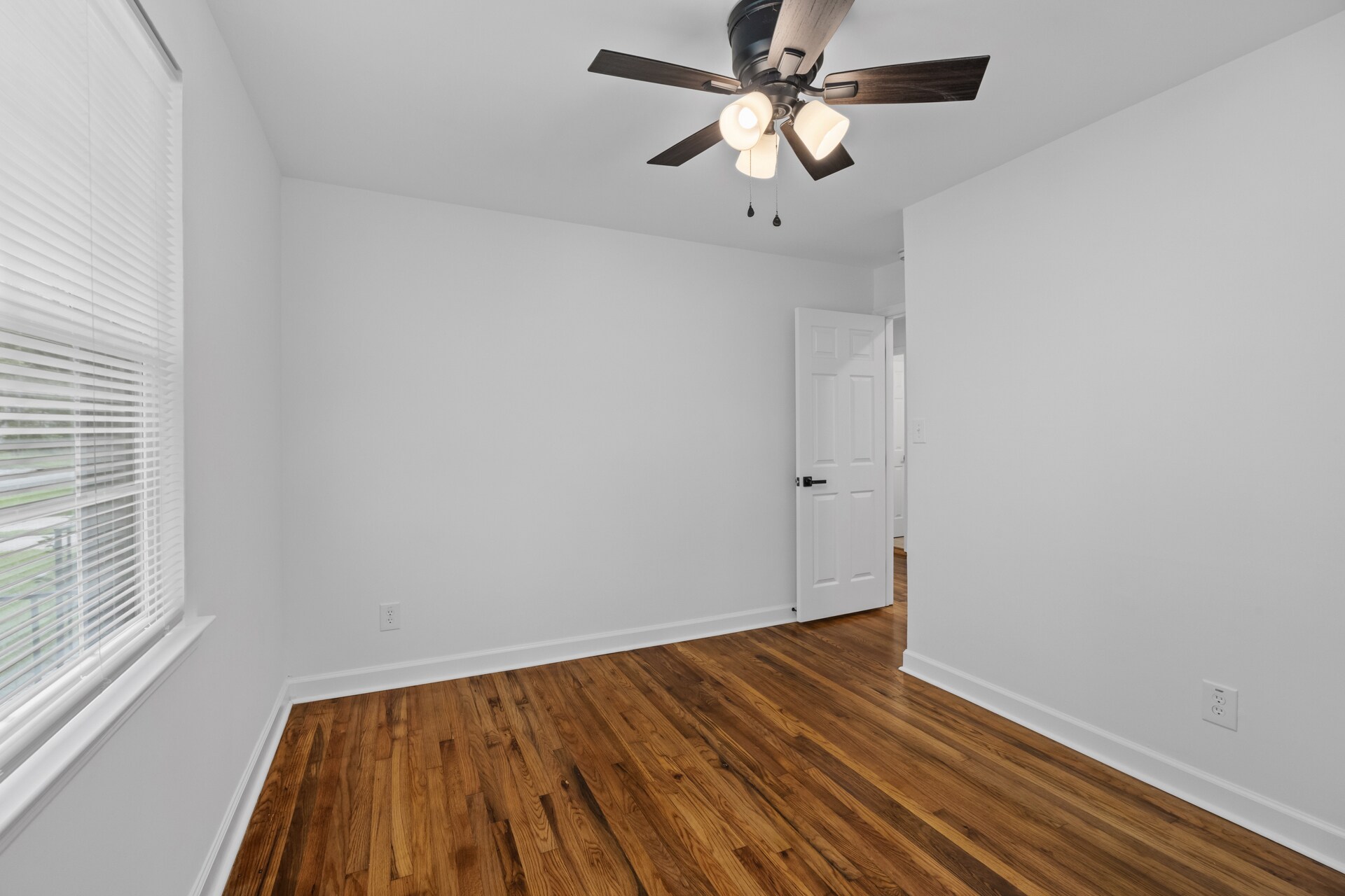 Building Photo - 12 N Parkwood Dr