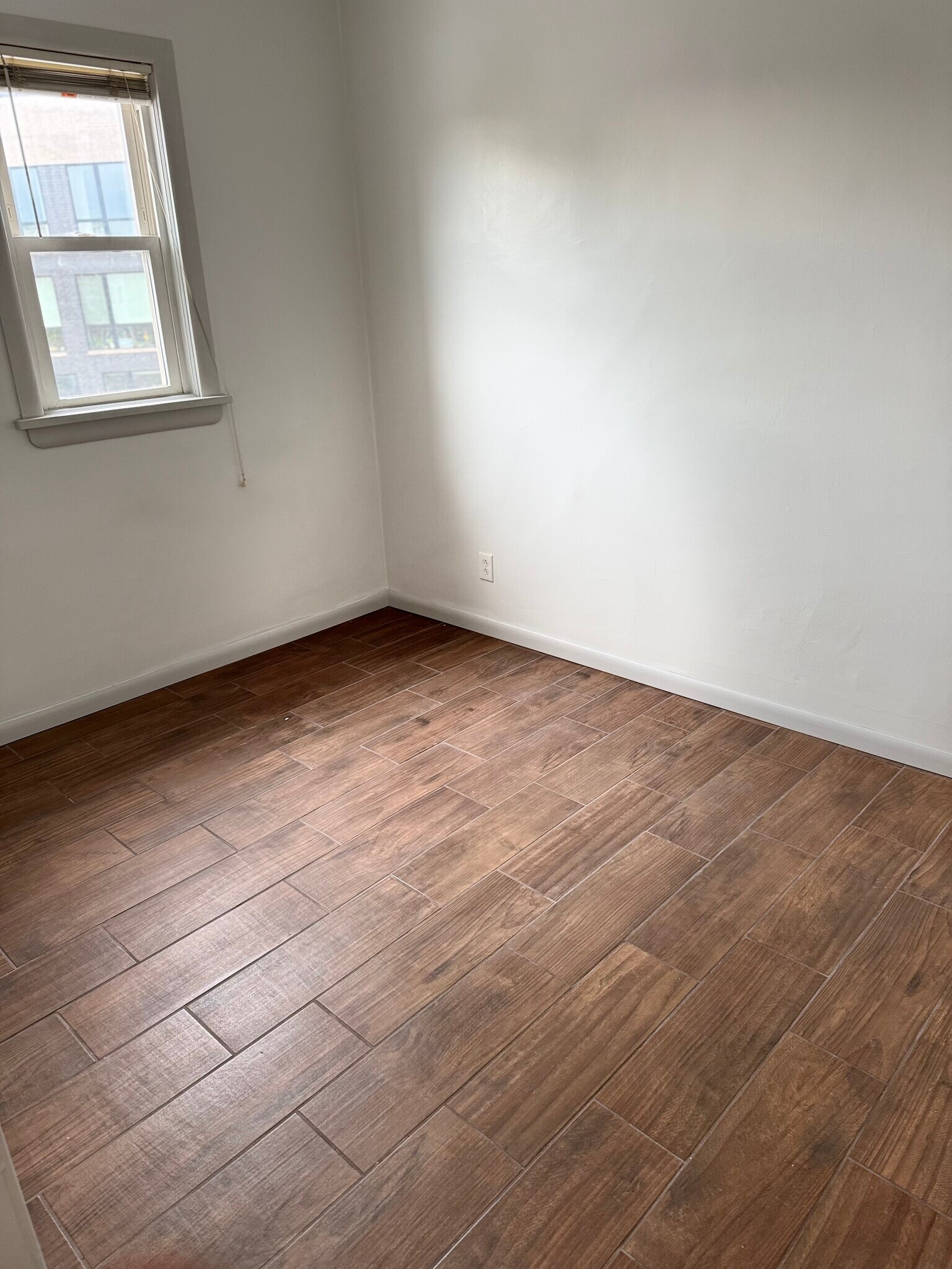 Building Photo - 2814 N Racine Ave