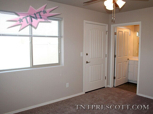Building Photo - 927 Gail Gardner Way