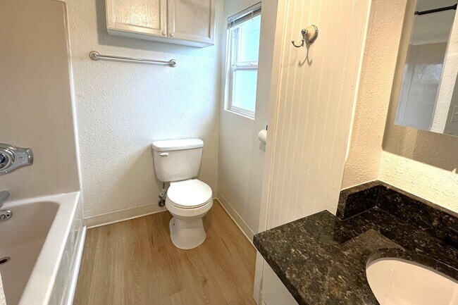 Building Photo - 3022 Federal Ave