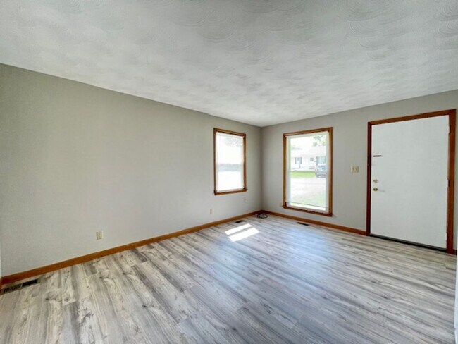 Building Photo - ASHLAND  - PERFECT One Bedroom Available!
