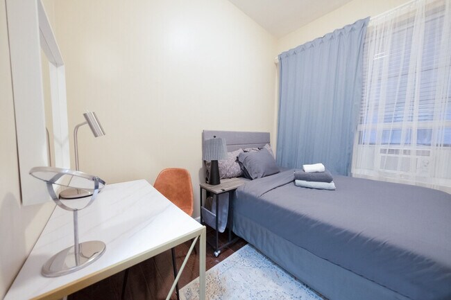 Building Photo - 5 W 101st St