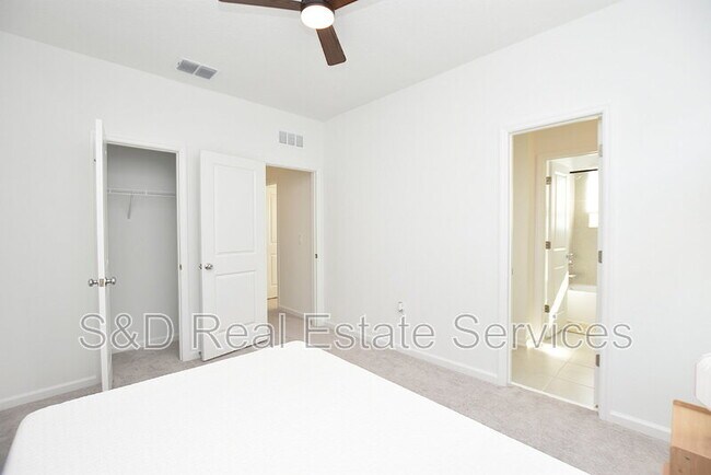 Building Photo - 349 Sol Vis Dr